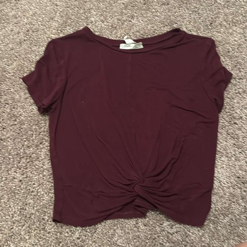 Gaze Cropped Twist Shirt